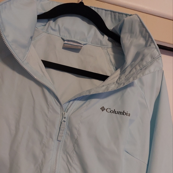 Women's Columbia Wind Breaker - Picture 3 of 4